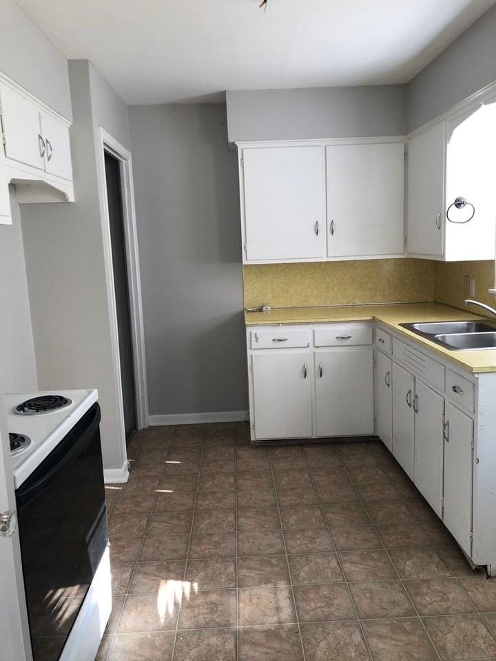 5817 N 27th Ave - Photo 3 of 9