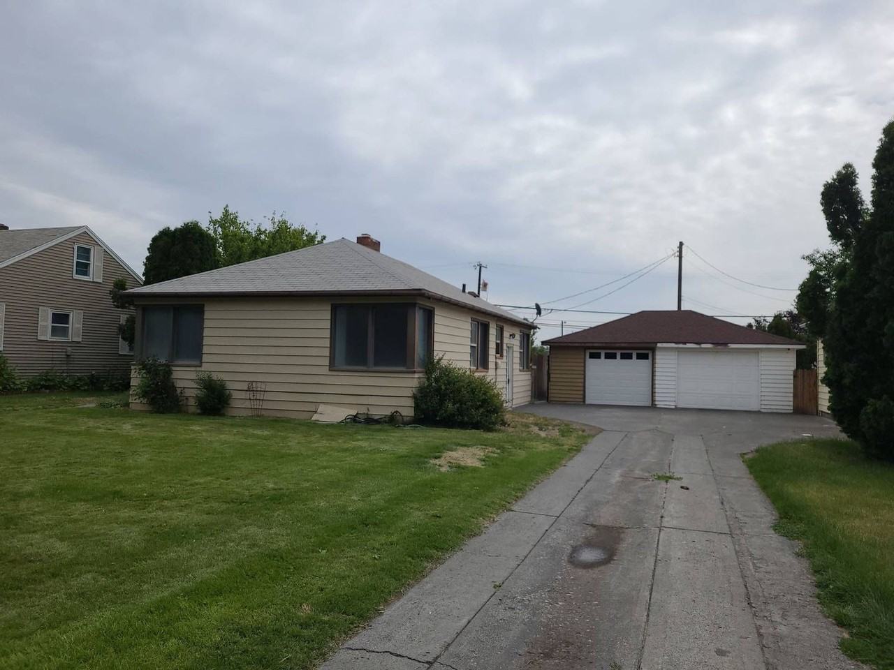 1060 C St Sw - Photo 2 of 22