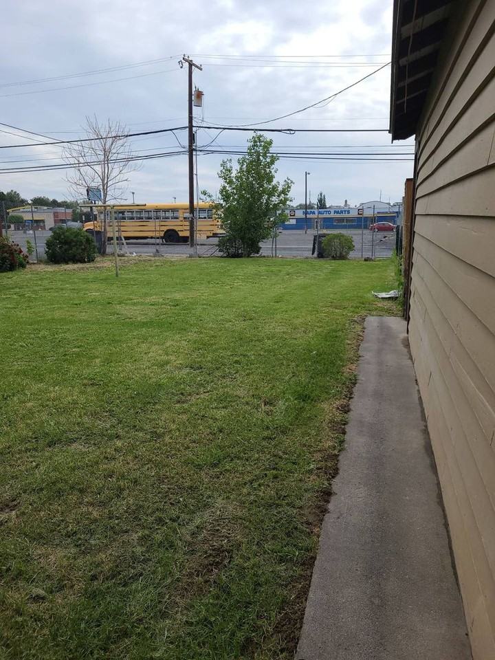 1060 C St Sw - Photo 3 of 22