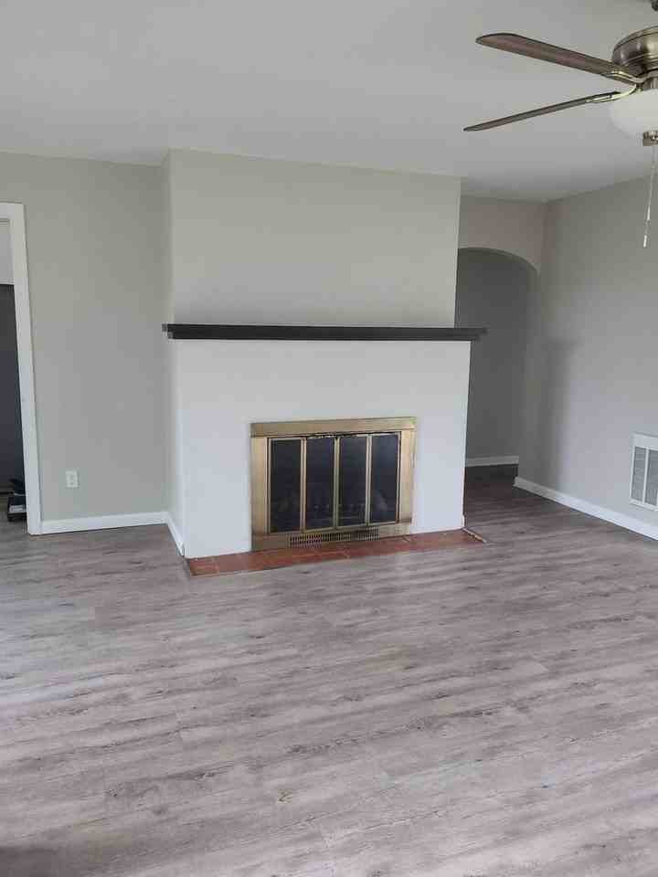 1060 C St Sw - Photo 4 of 22