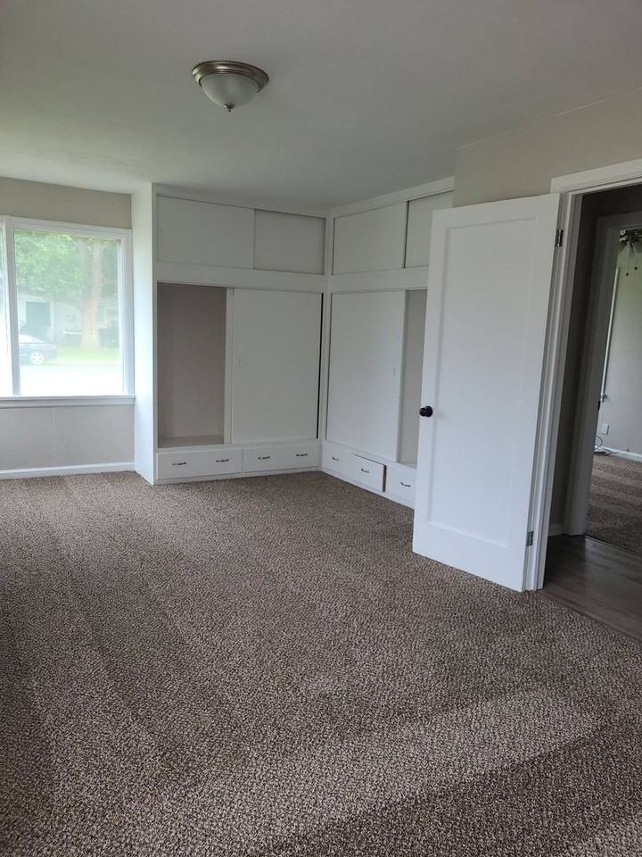 1060 C St Sw - Photo 7 of 22