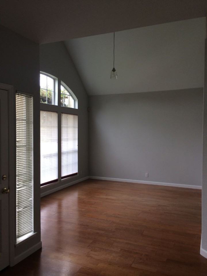 3300 Curlew St - Photo 3 of 22