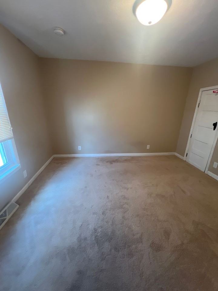2429 S 9th St - Photo 5 of 6