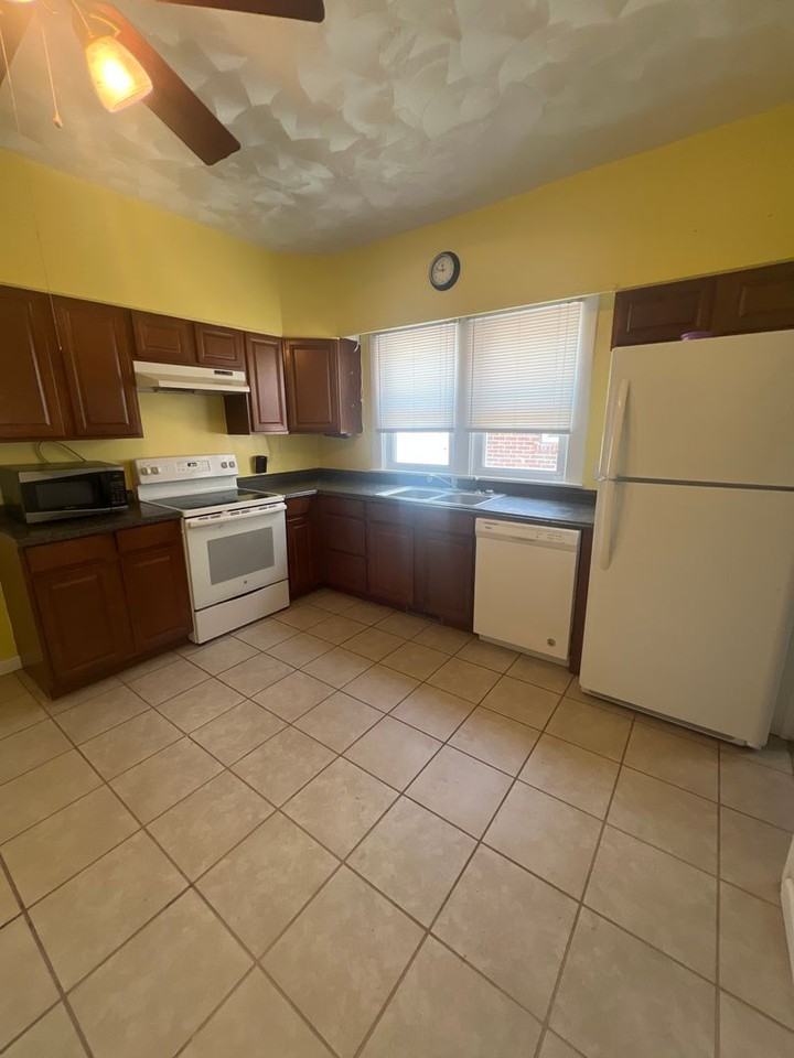 2429 S 9th St - Photo 6 of 6