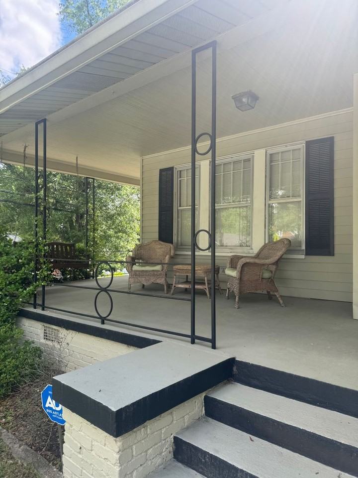 114 Robinson St - Photo 2 of 10