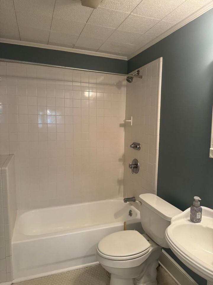 114 Robinson St - Photo 3 of 10