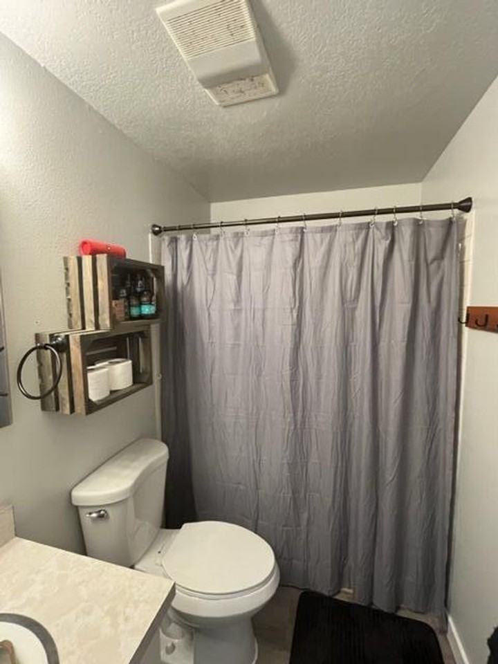 1047 Bulloch Cir - Photo 2 of 5