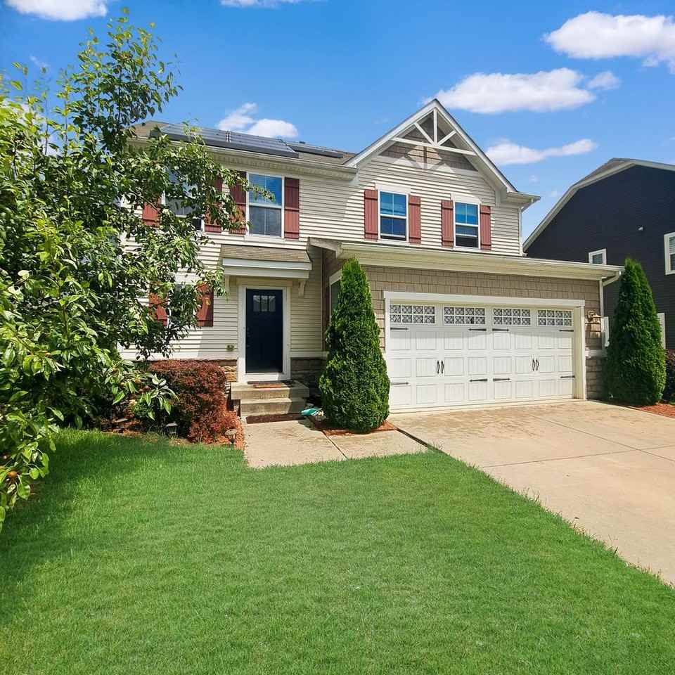 4032 Edmonton Ct N - Photo 2 of 32