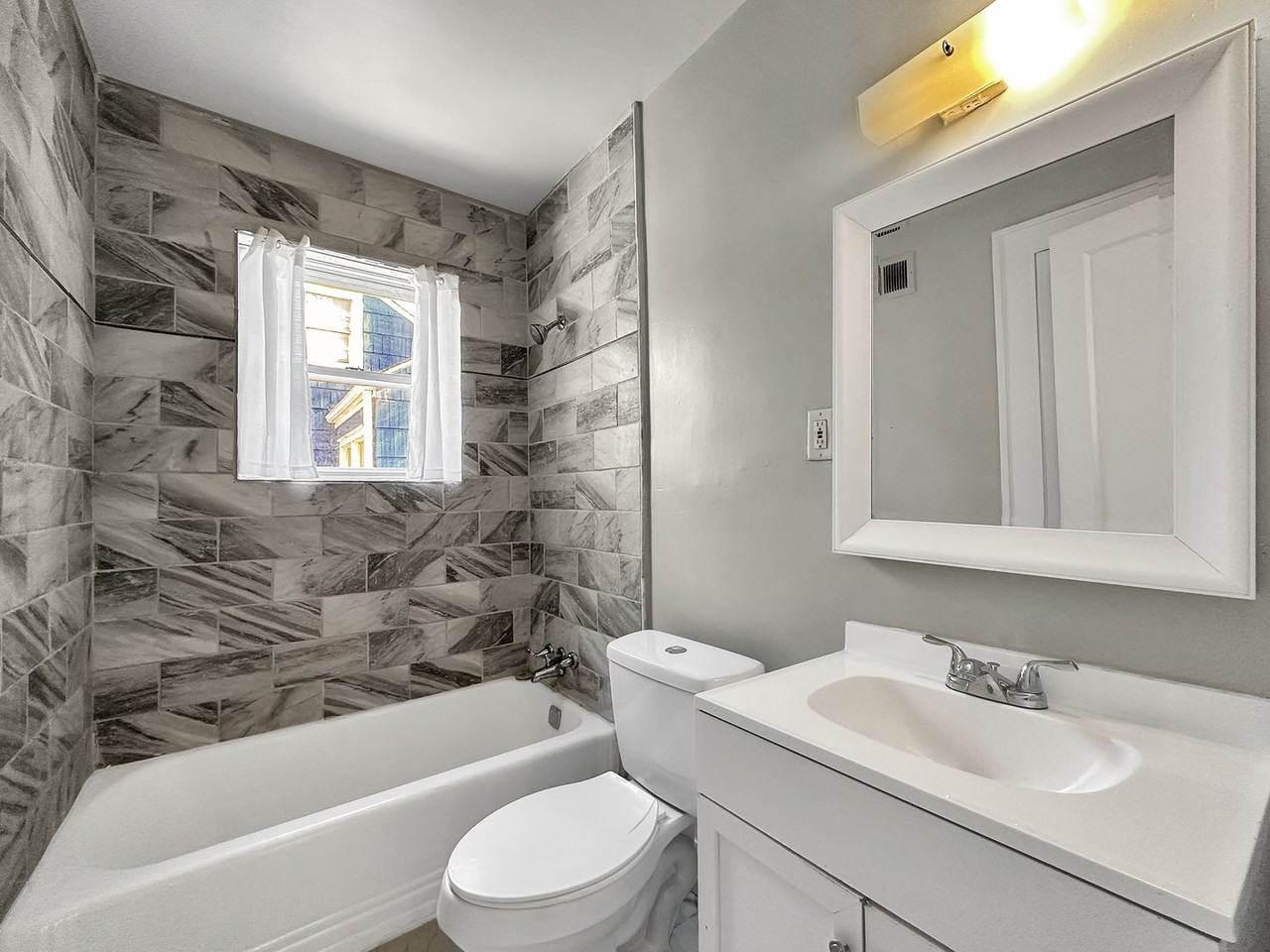 1895 Markone St Nw - Photo 2 of 32