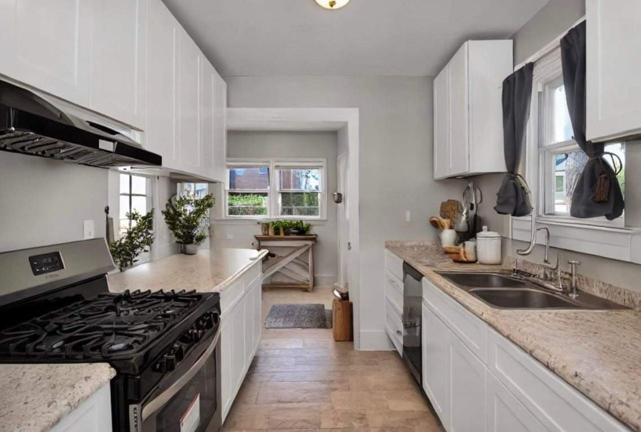1895 Markone St Nw - Photo 3 of 32