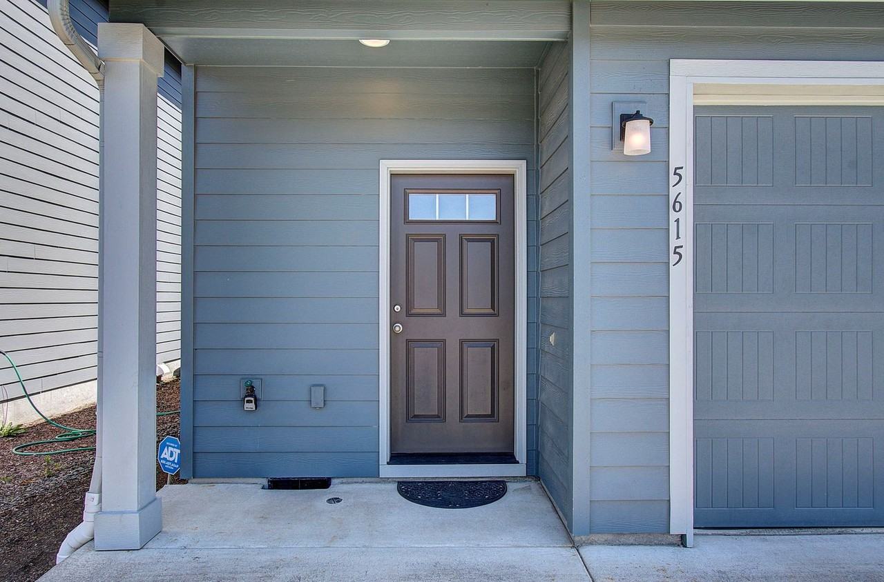 5615 Ne 52nd Pl - Photo 2 of 30