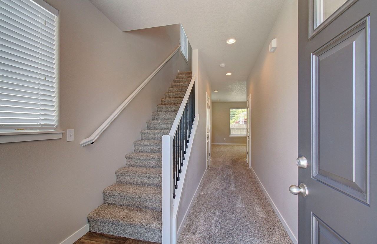 5615 Ne 52nd Pl - Photo 3 of 30