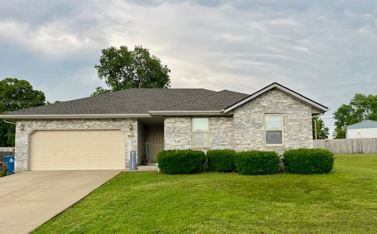 1908 N Gregory Dr - Photo 2 of 8