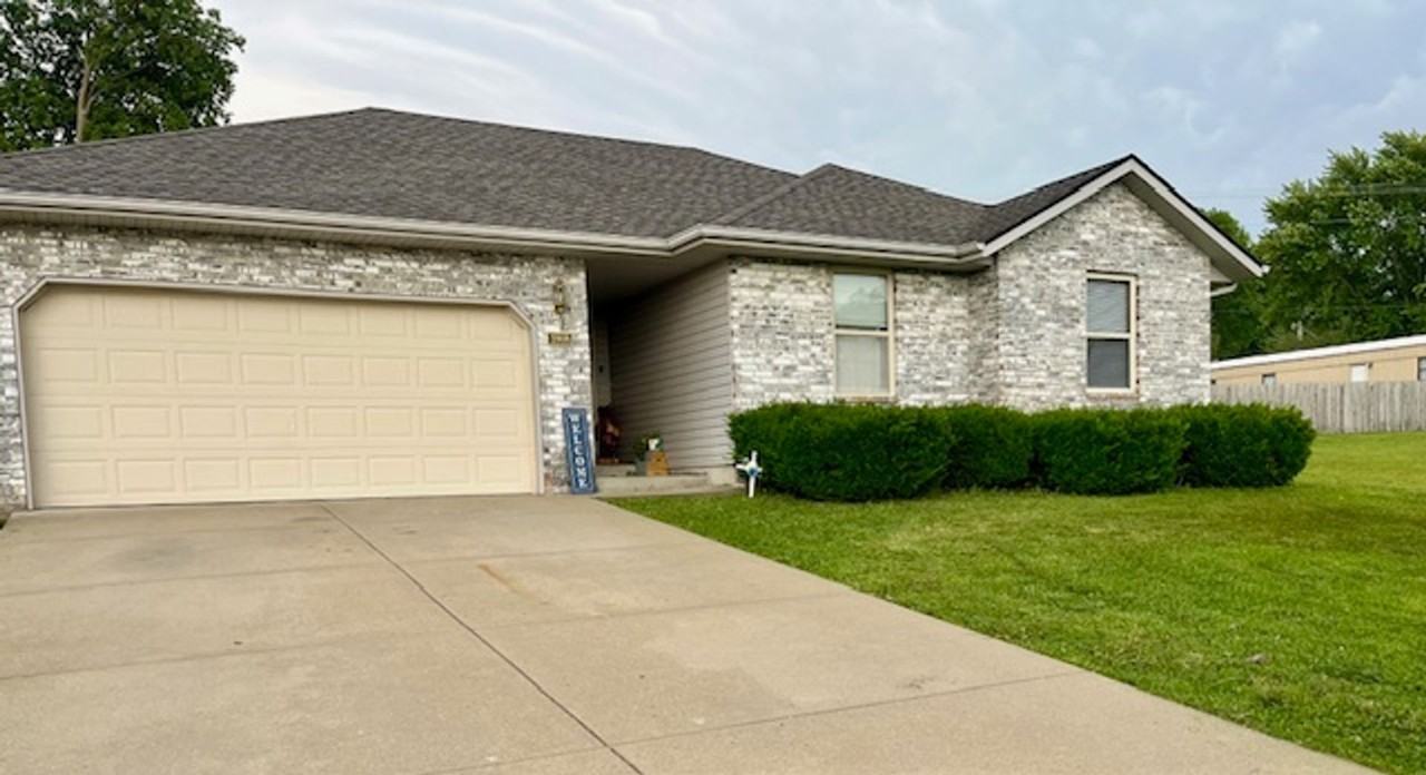 1908 N Gregory Dr - Photo 3 of 8