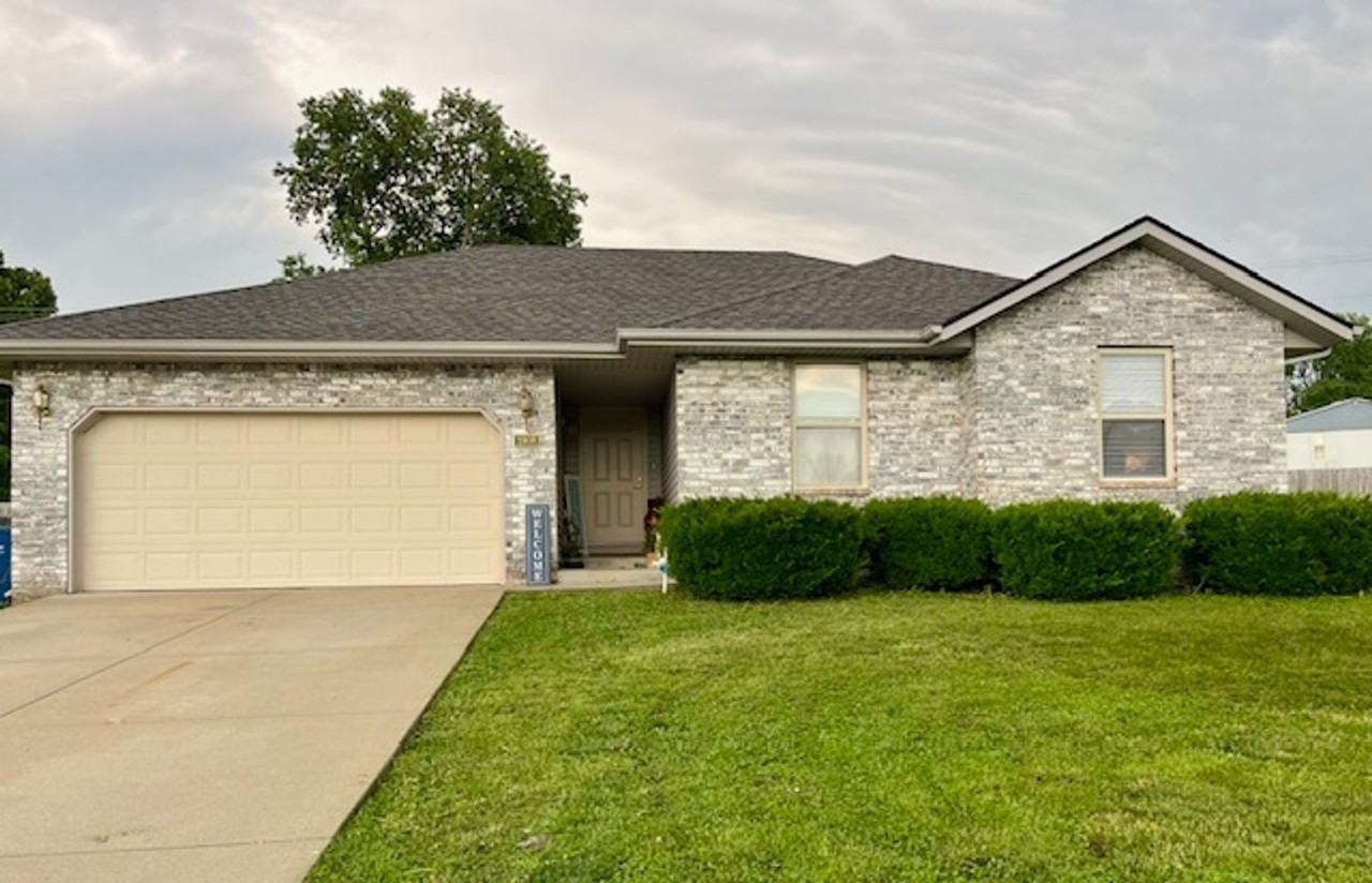 1908 N Gregory Dr - Photo 4 of 8