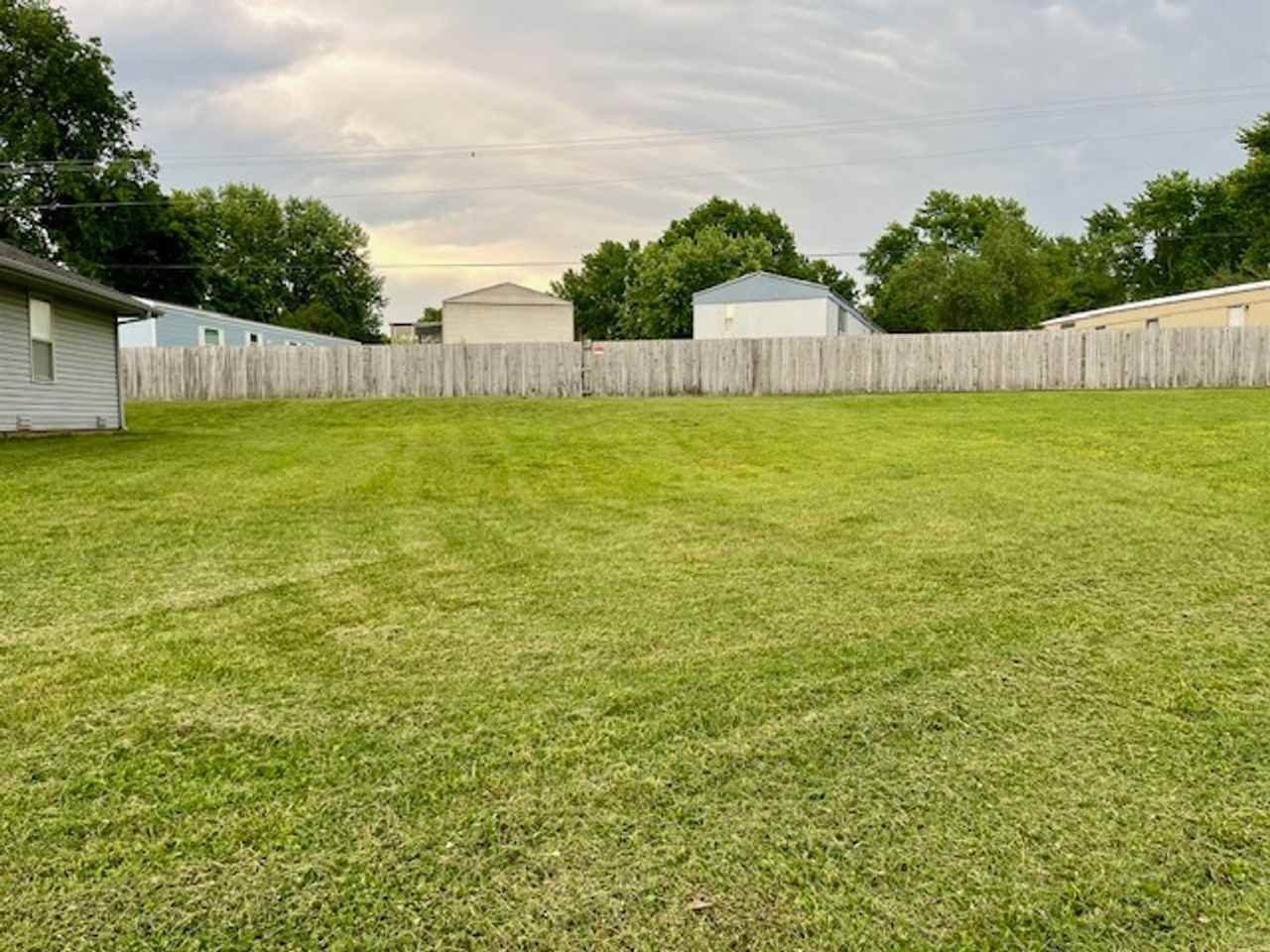 1908 N Gregory Dr - Photo 5 of 8