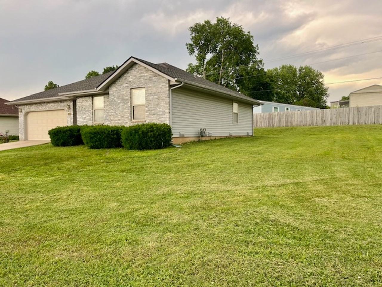 1908 N Gregory Dr - Photo 6 of 8