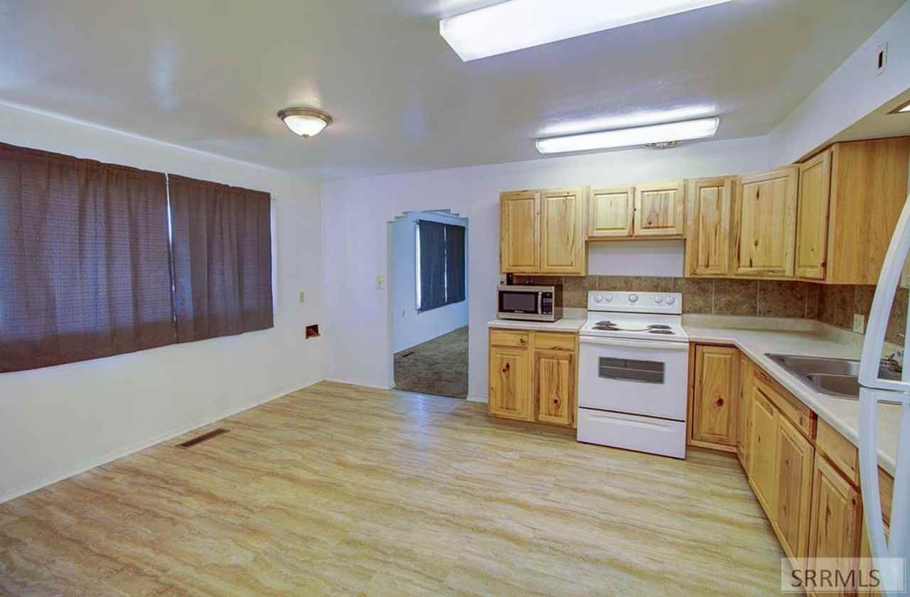 7 N 3rd W - Photo 4 of 20