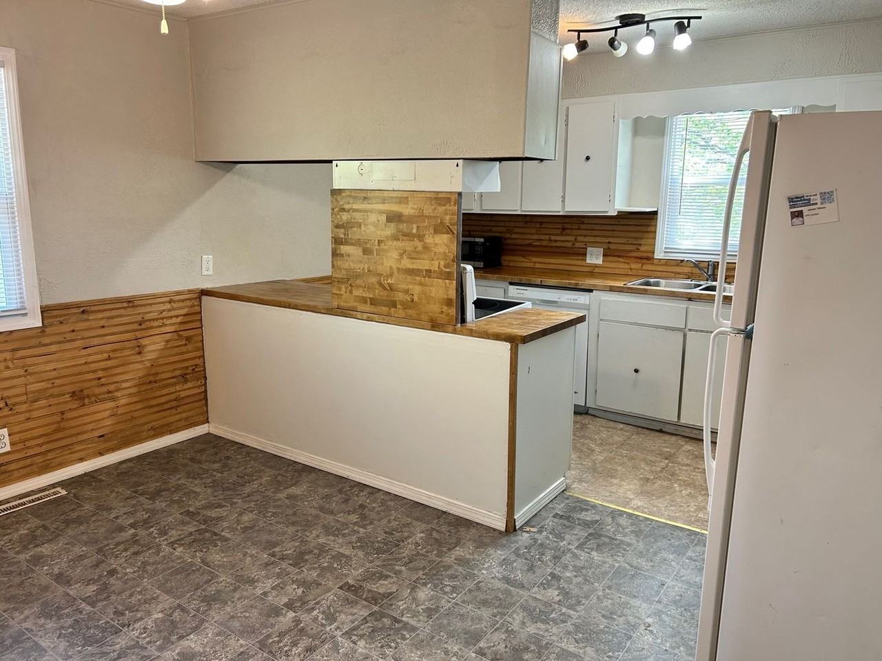 914 W Ash St - Photo 3 of 13