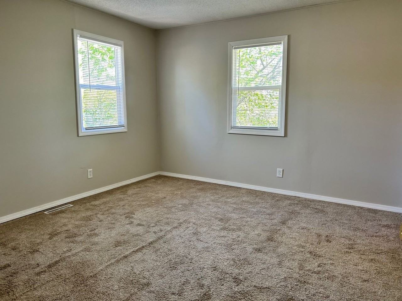 914 W Ash St - Photo 4 of 13