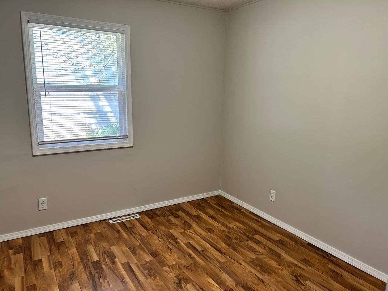 914 W Ash St - Photo 7 of 13