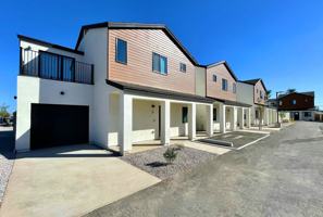 featured image of 815 E Roma Ave