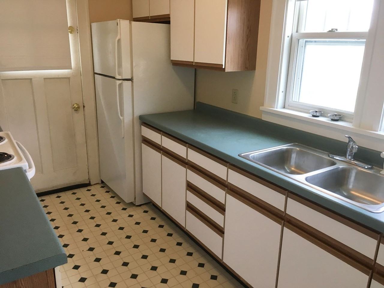 605 E Thomas St - Photo 2 of 24