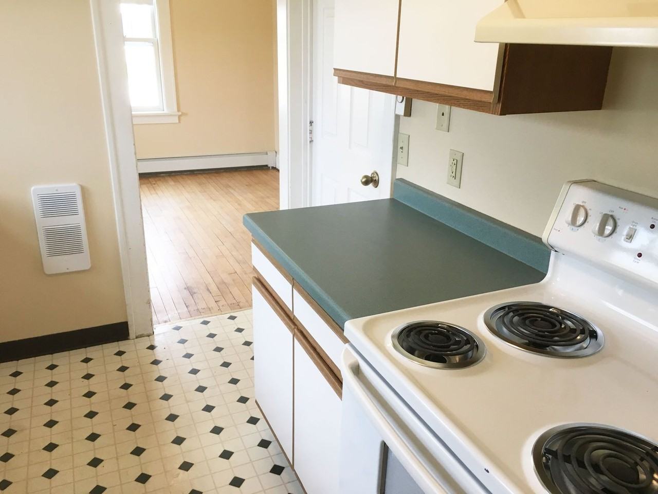 605 E Thomas St - Photo 4 of 24