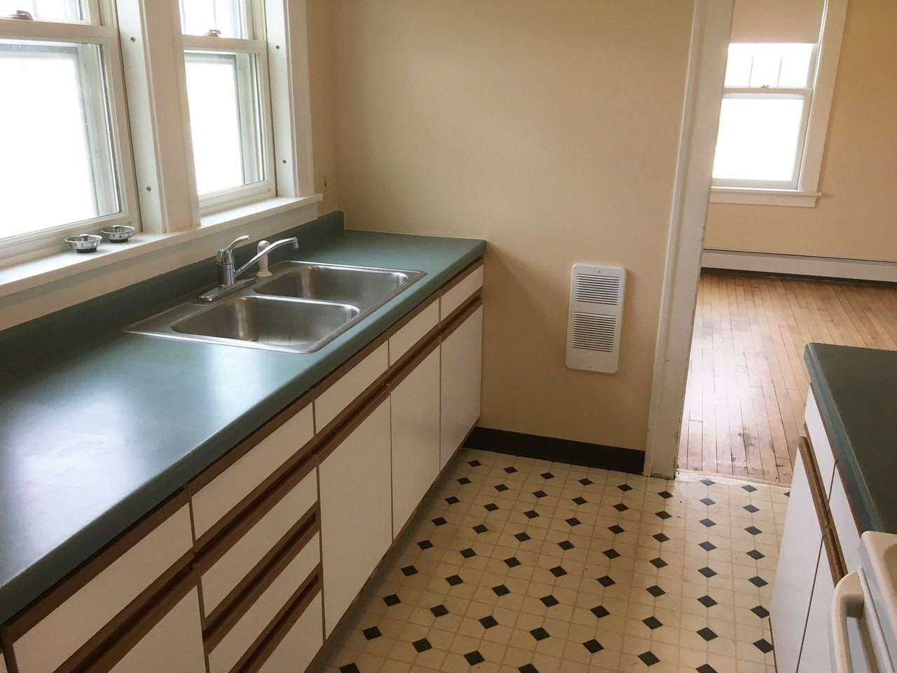605 E Thomas St - Photo 5 of 24
