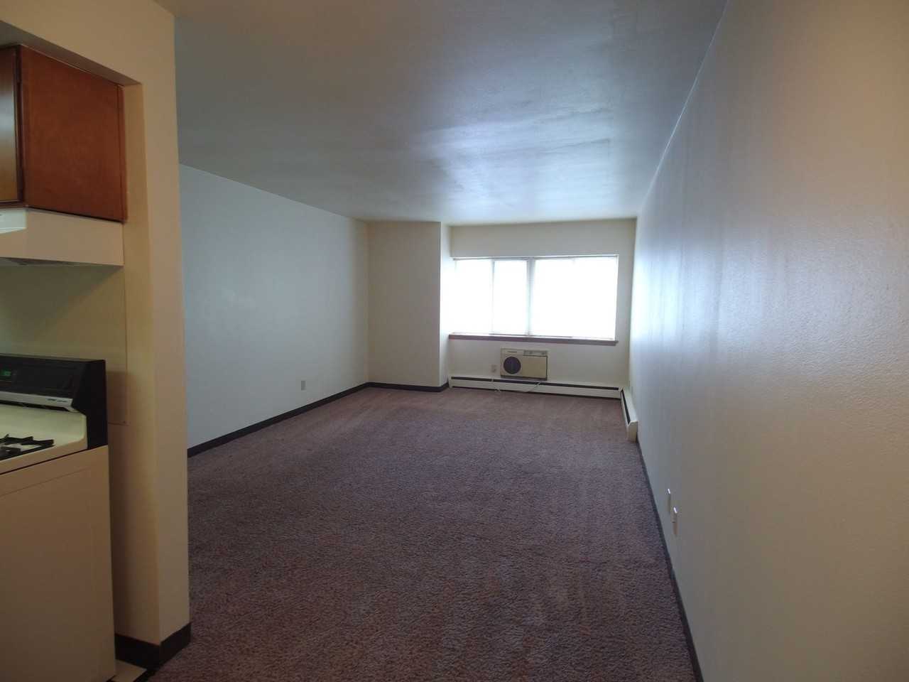 Oakview Manor - Photo 3 of 9