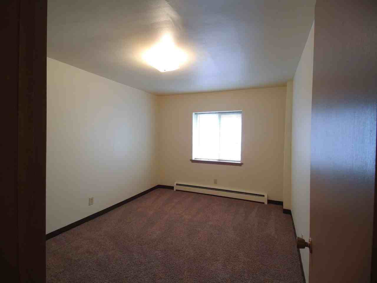 Oakview Manor - Photo 5 of 9