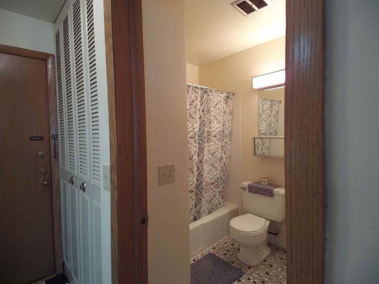 Oakview Manor - Photo 6 of 9