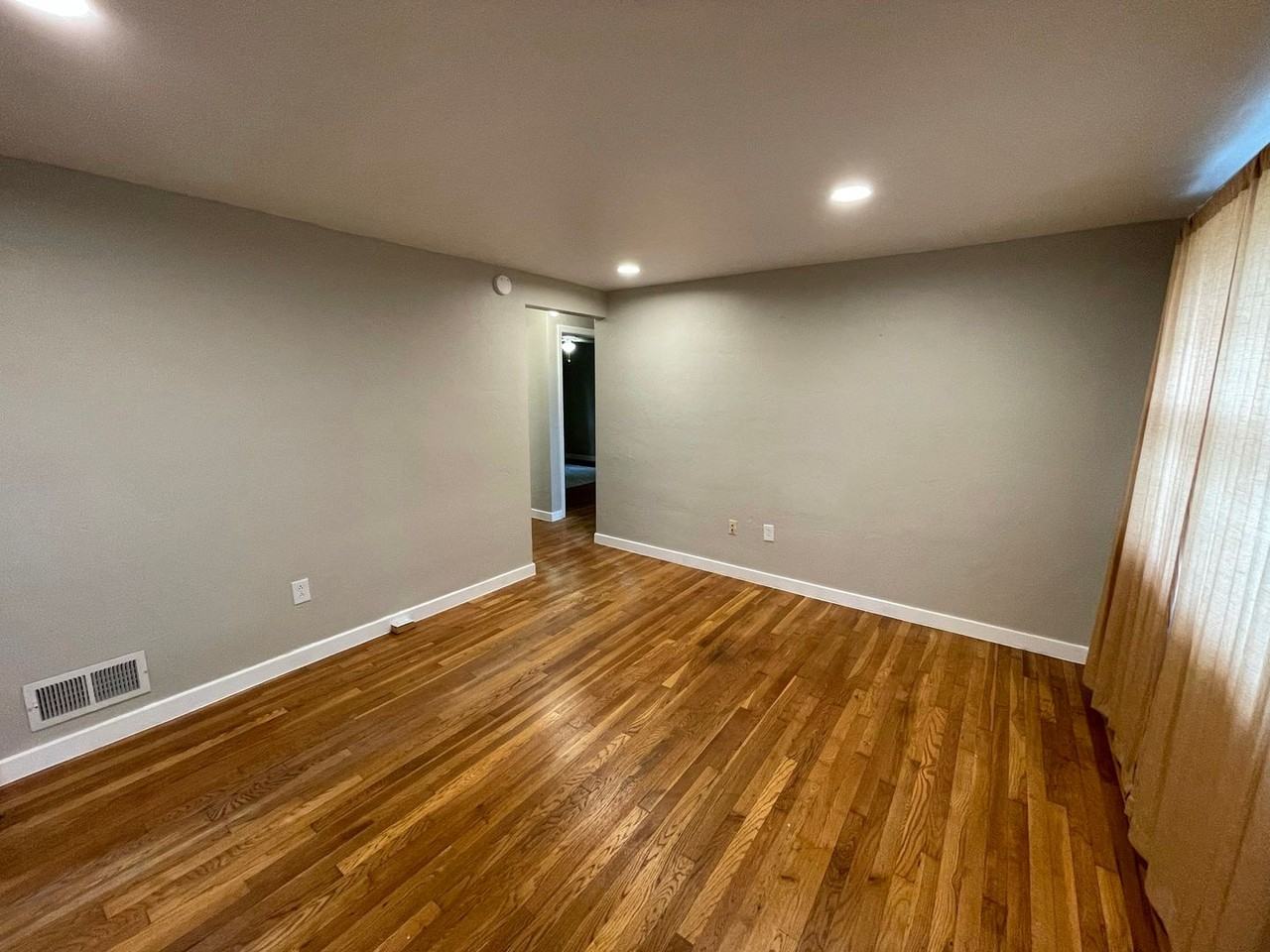 157 Merritt Ave - Photo 3 of 31