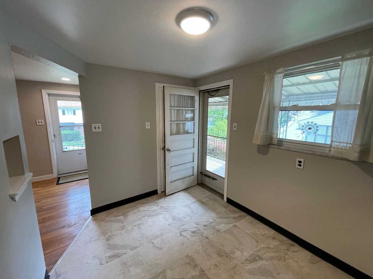 157 Merritt Ave - Photo 5 of 31