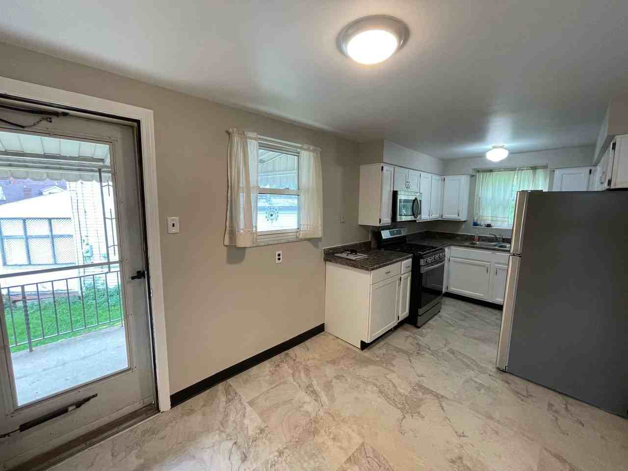 157 Merritt Ave - Photo 6 of 31