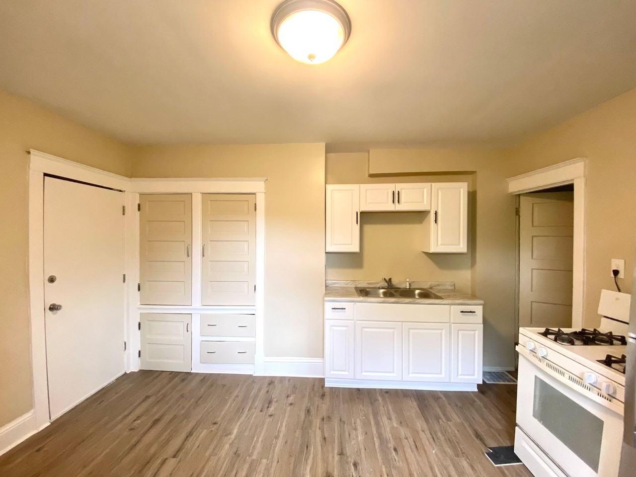 6517 Dean St - Photo 2 of 16