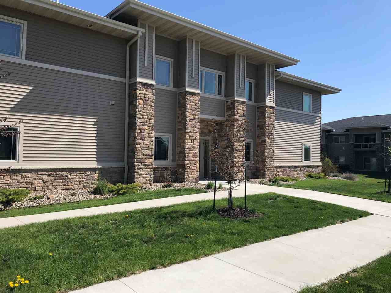 2715 Bobcat Dr - Photo 2 of 18