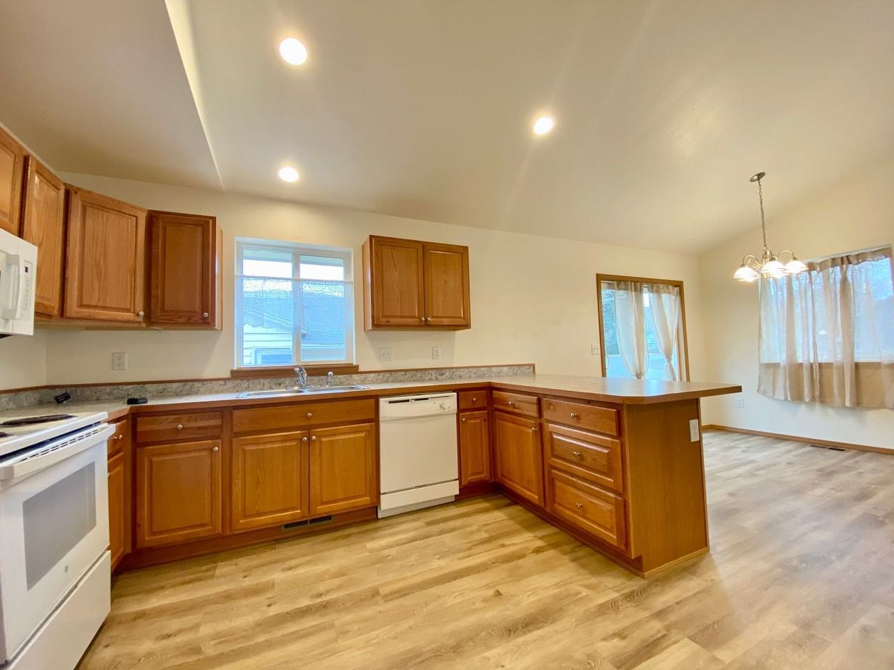 623 S 3rd - LP - Photo 3 of 15