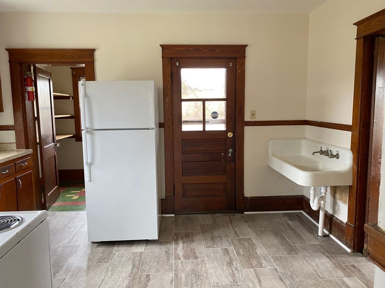308 Gainesboro Rd - Photo 6 of 23