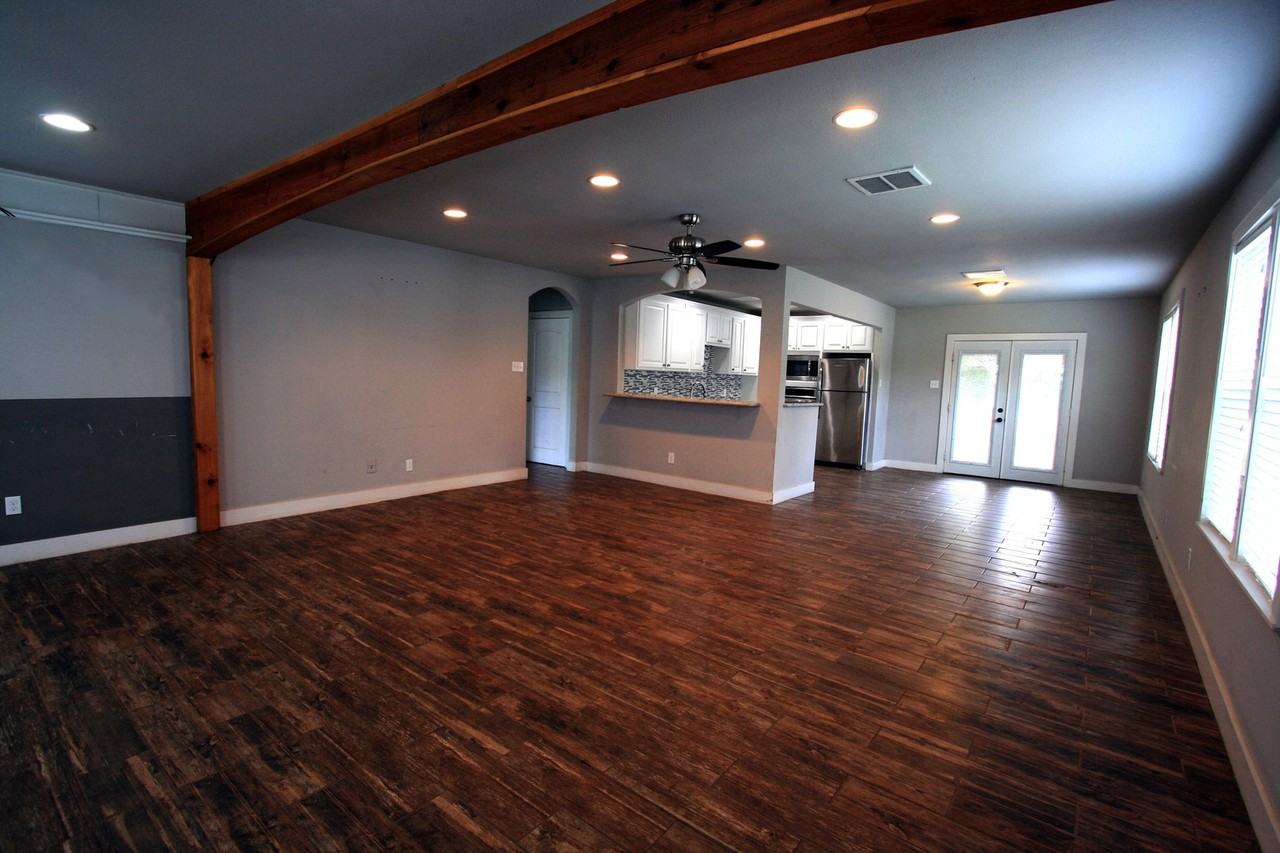 305 Gilchrist Ave - Photo 4 of 30