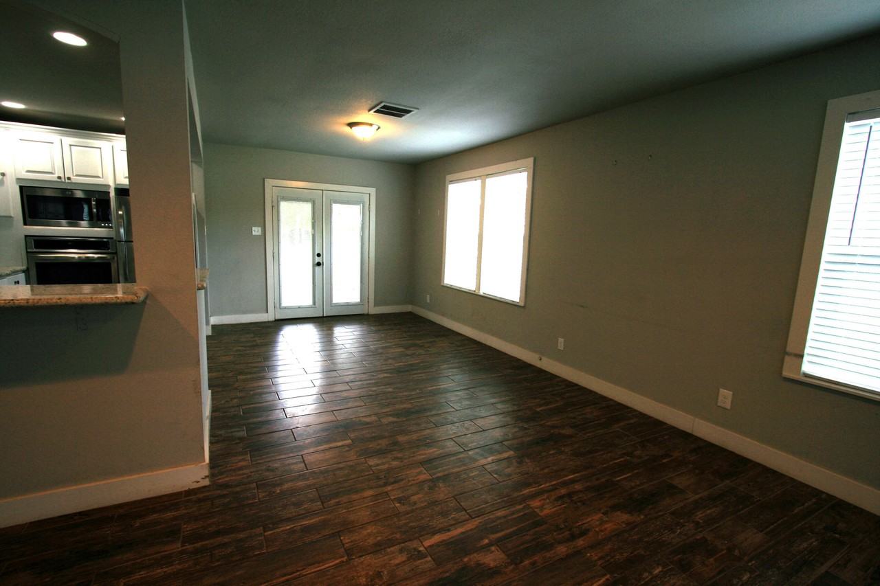 305 Gilchrist Ave - Photo 5 of 30