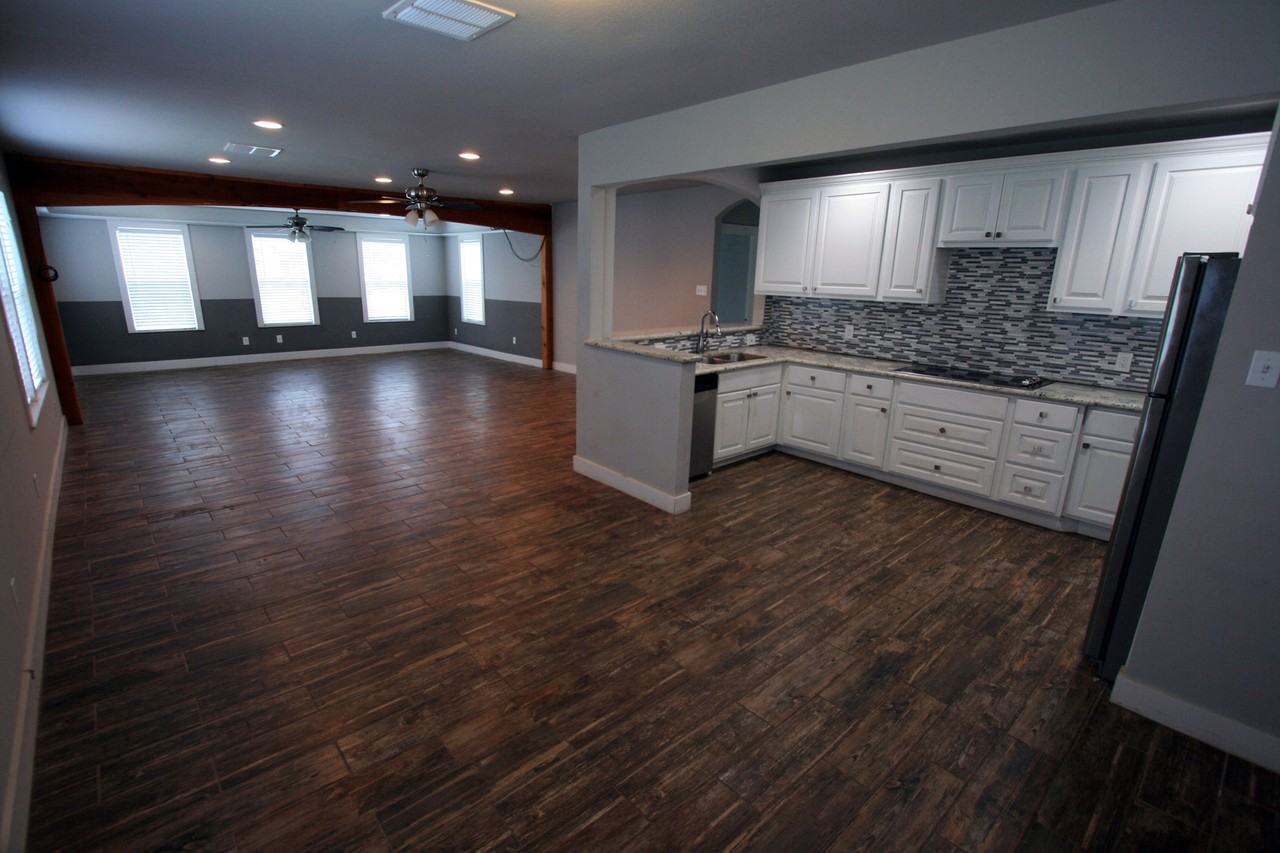 305 Gilchrist Ave - Photo 6 of 30