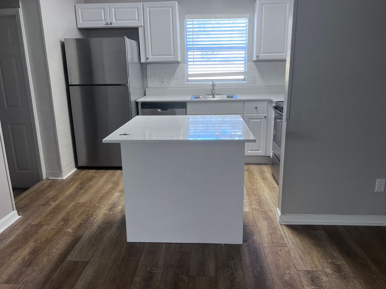 8002 Miramar Ave - Photo 4 of 10
