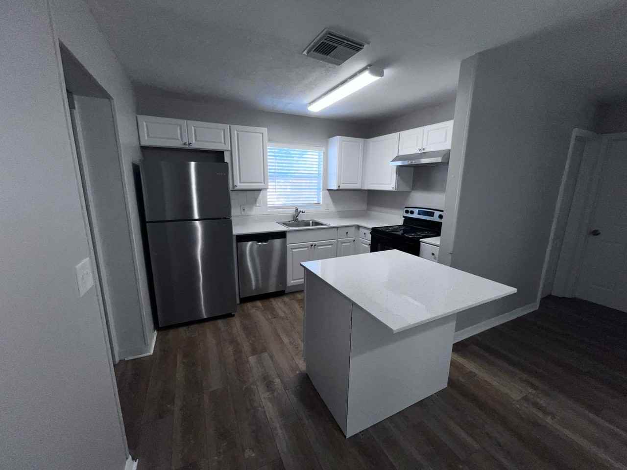 8002 Miramar Ave - Photo 5 of 10