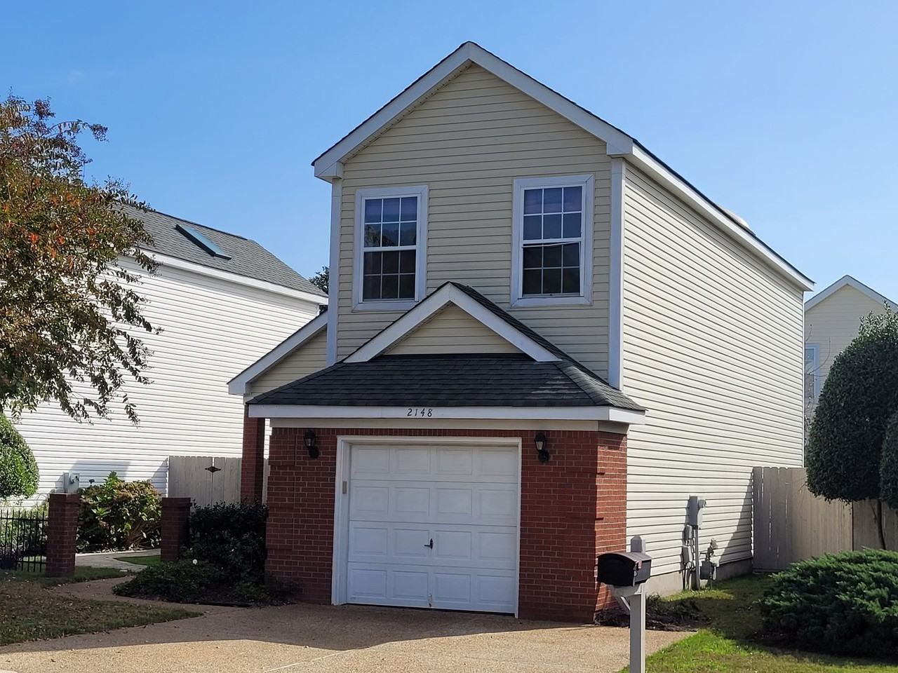 2148 Marina Shores Dr - Photo 2 of 50