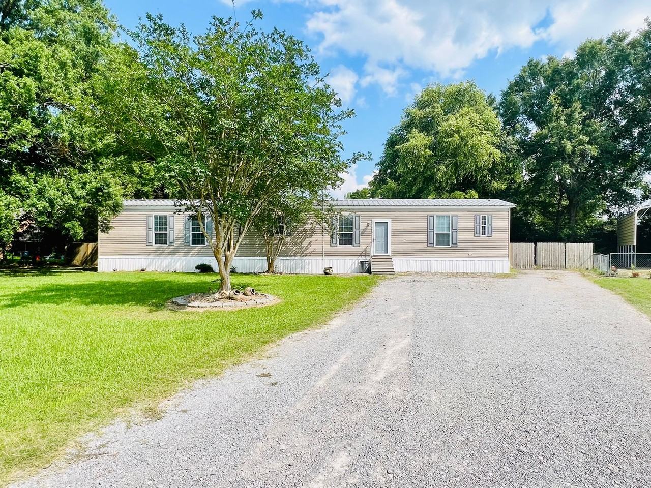 124 Celestial Ln - Photo 2 of 27