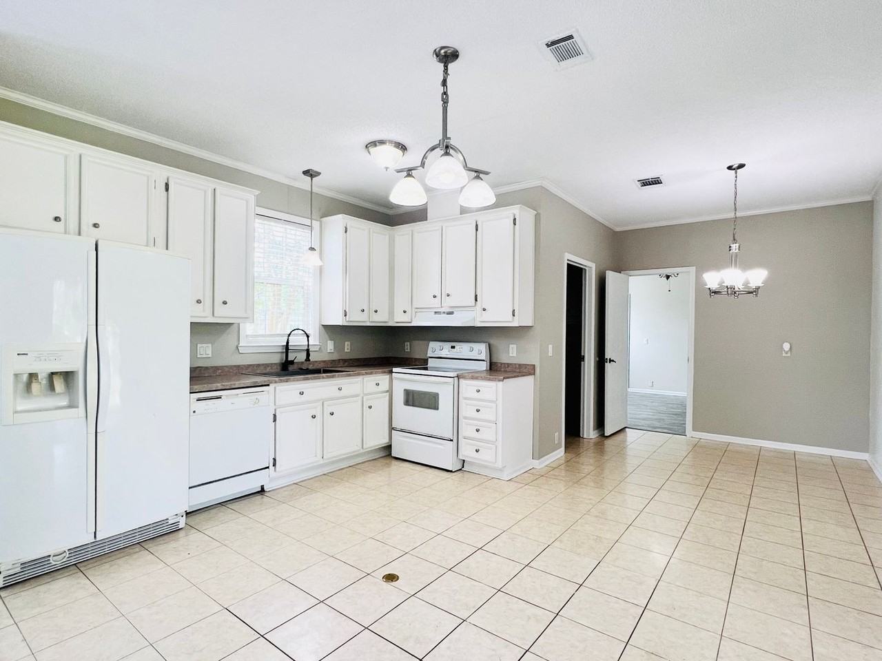 124 Celestial Ln - Photo 3 of 27