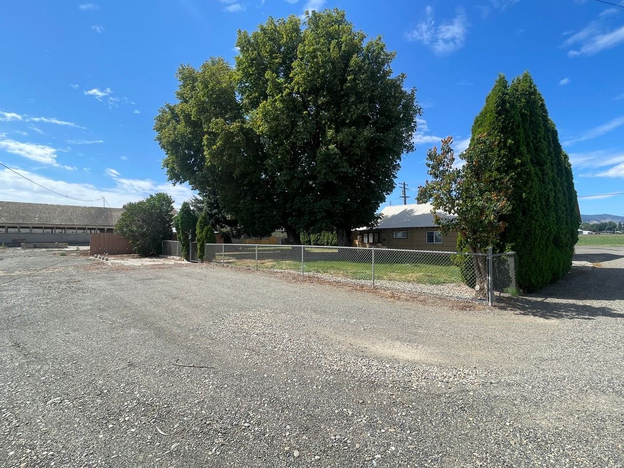 1660 Brown Rd - Photo 2 of 50