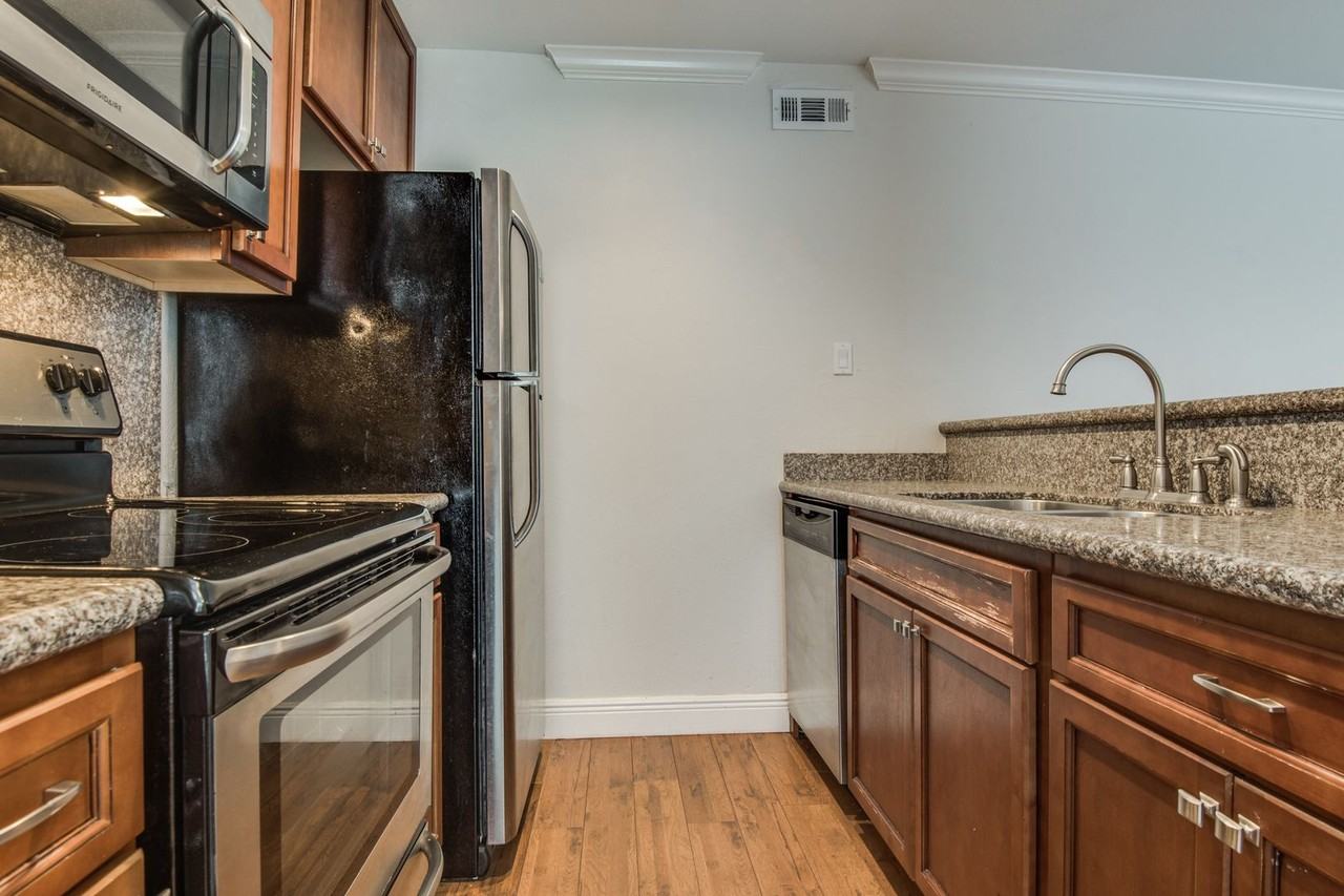 Gilbert 3907 Apts - Photo 2 of 20