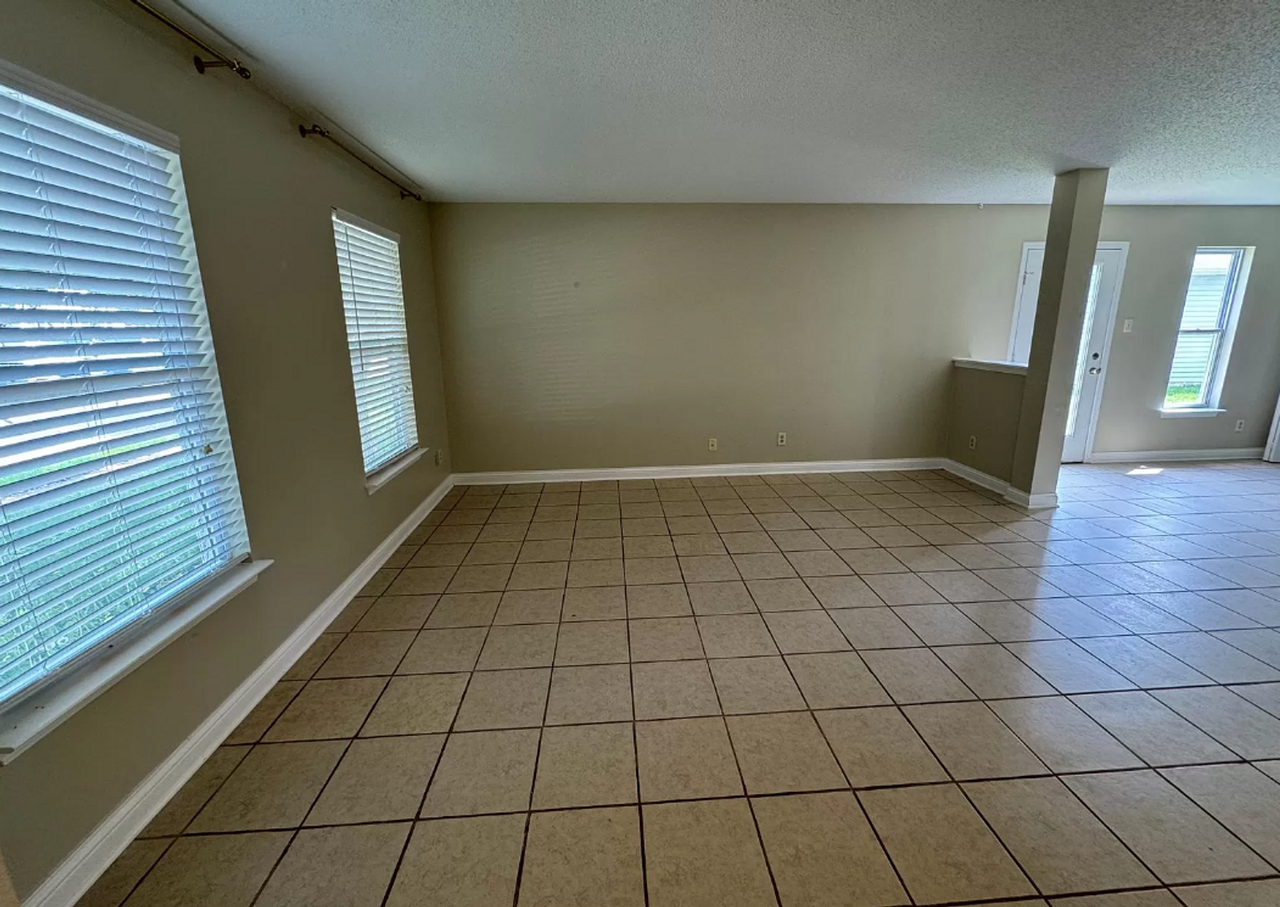 2743 Brewster Ln - Photo 2 of 17